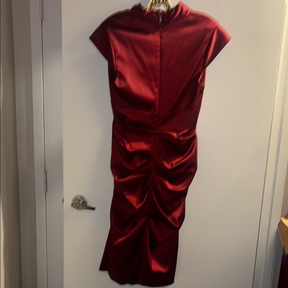 Elegant Red V-Neck Ruched Midi Dress​ - Picture 3 of 3